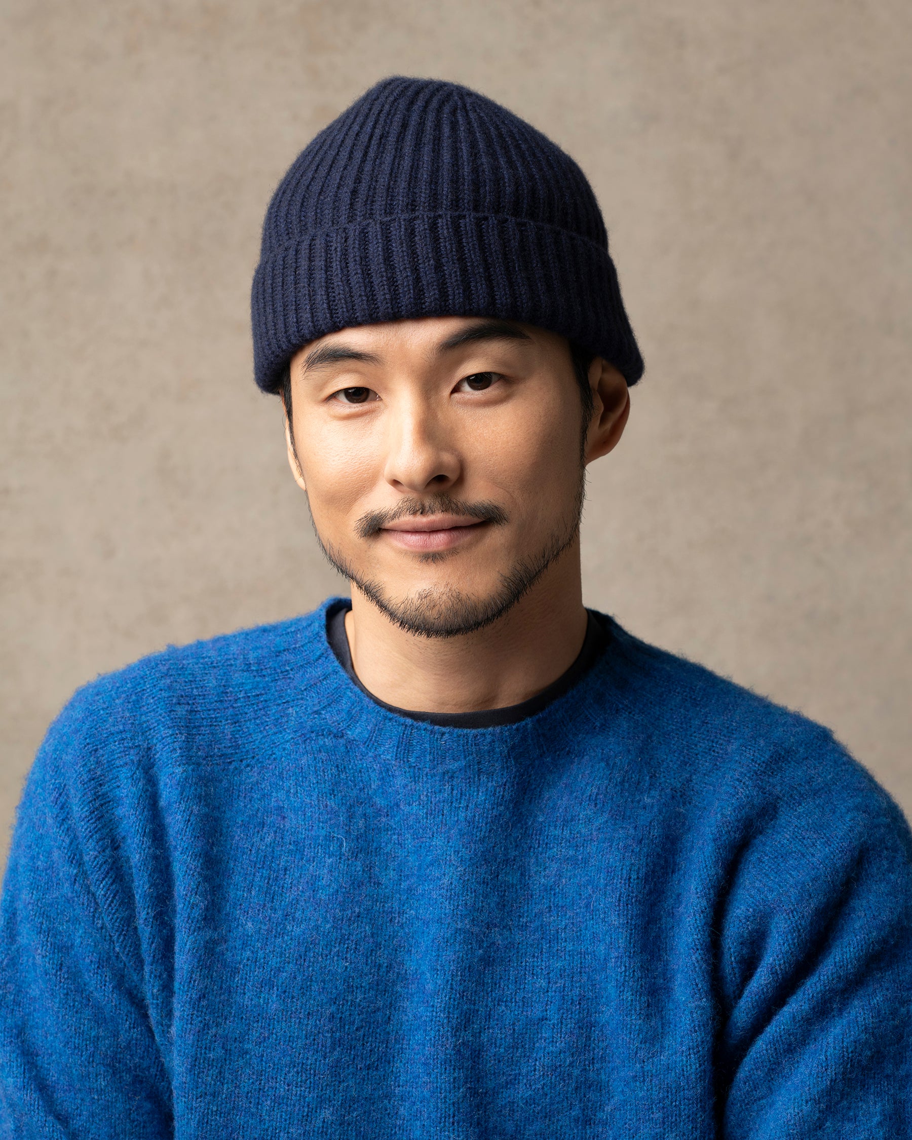 Trunk Seamless Ribbed Cashmere Beanie: Navy