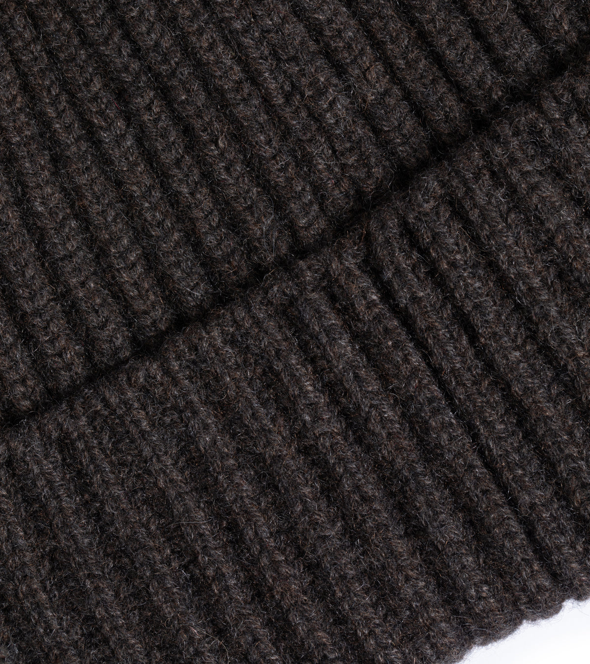 Trunk Seamless Ribbed Cashmere Beanie: Dark Chocolate