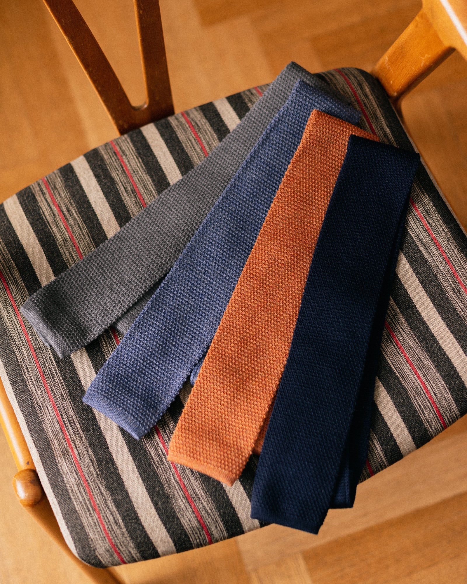 Bigi Wool Knit Tie: Navy - Trunk Clothiers