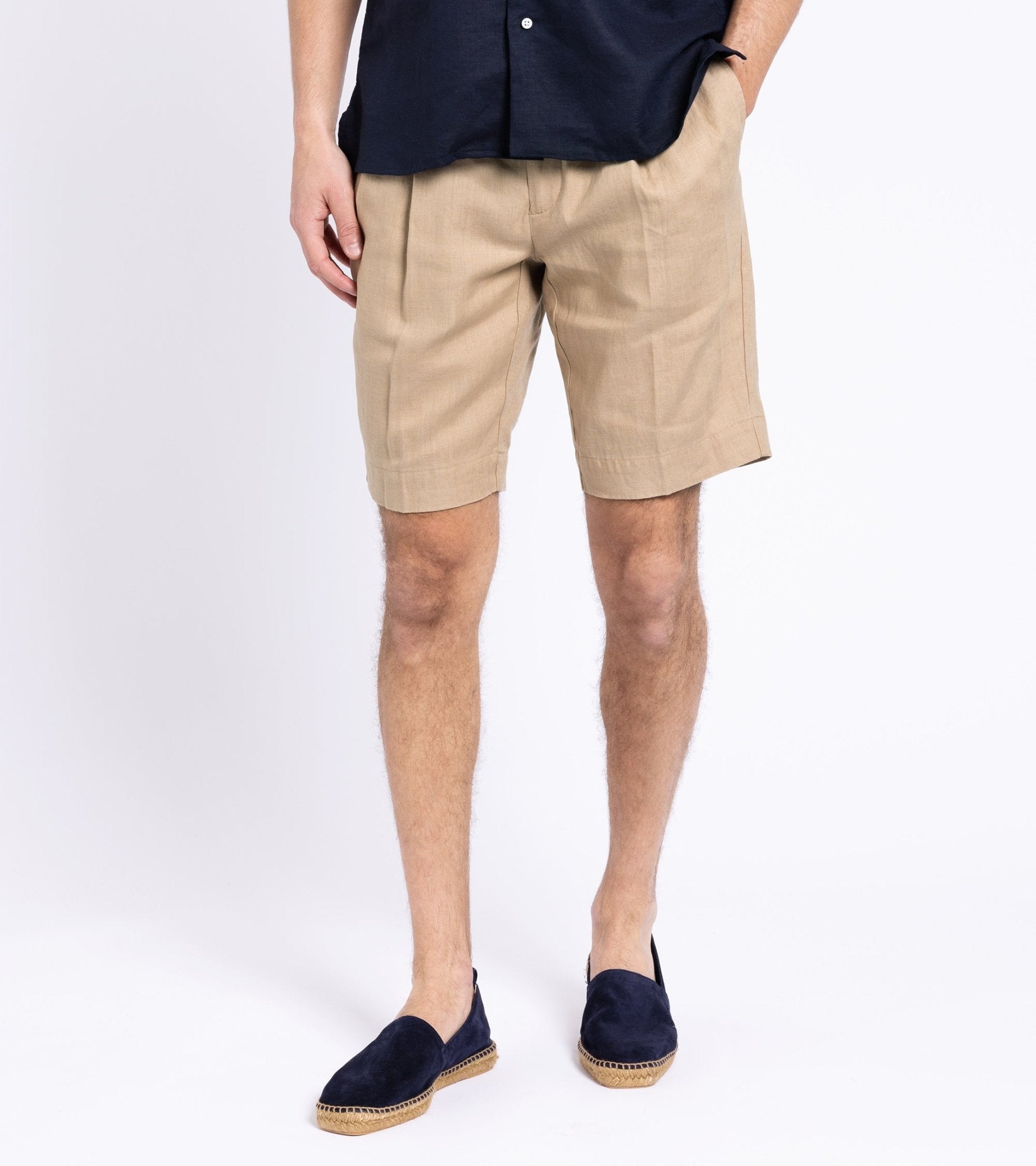 Incotex Linen Pleated Shorts: Tan - Trunk Clothiers