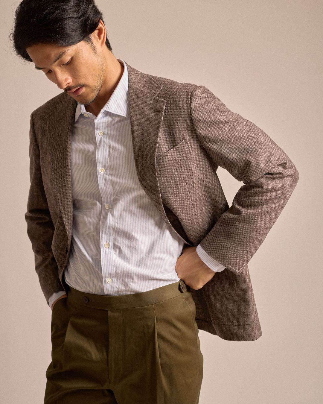Echizenya for Trunk heavy chino trousers in olive. A styled shot with the model wearing the trousers in a front view.