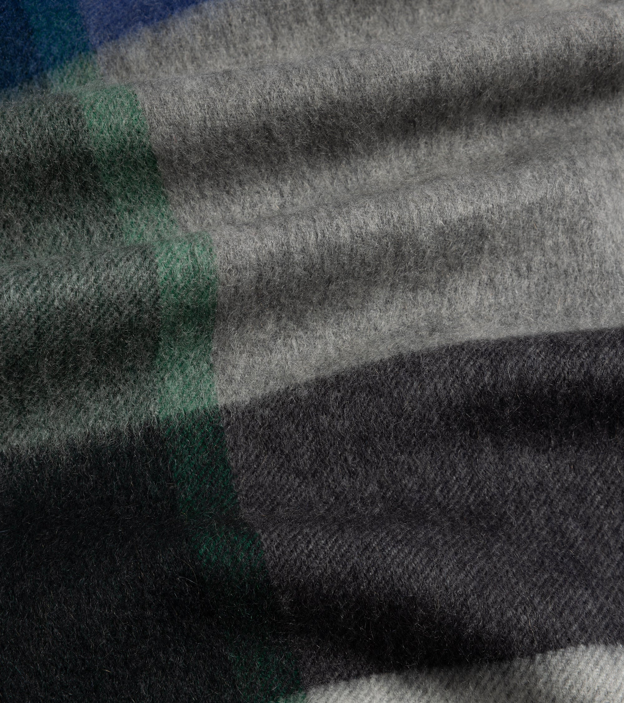 Begg x Co Arran Edgar Checked Cashmere Scarf: Navy/Mint