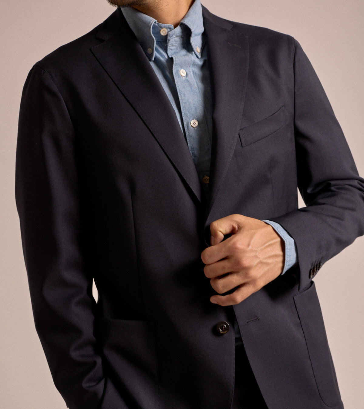 Boglioli Lightweight Wool Travel Suit in navy, product photo.